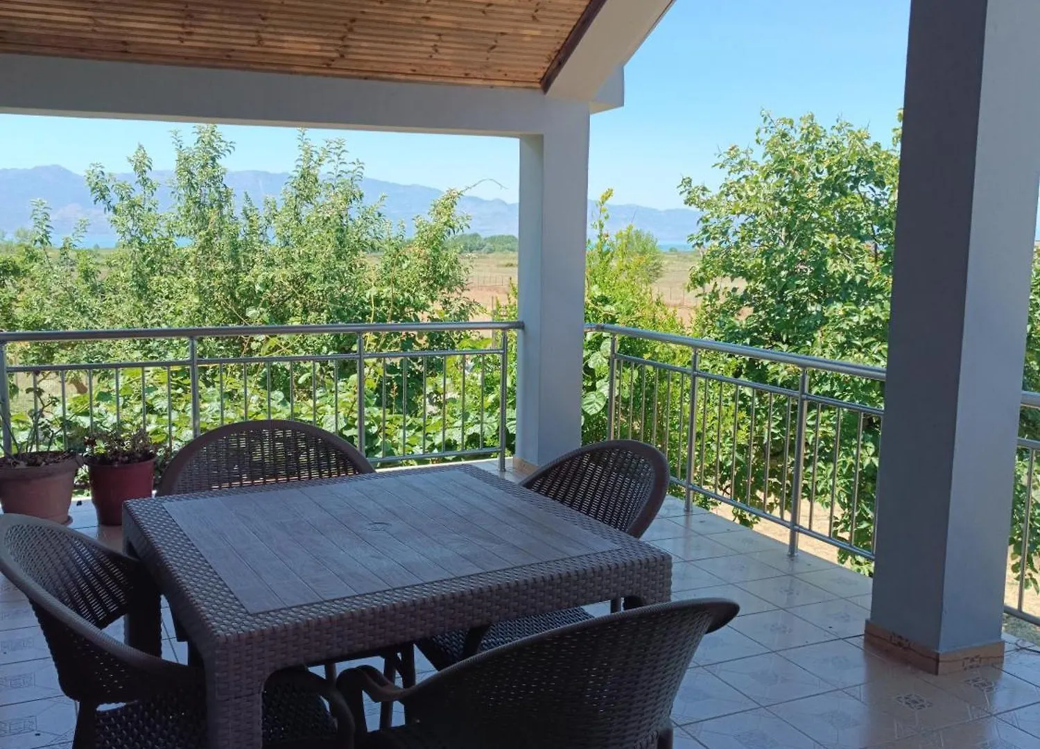 Brankolari Hostel Polisi i Vogel
