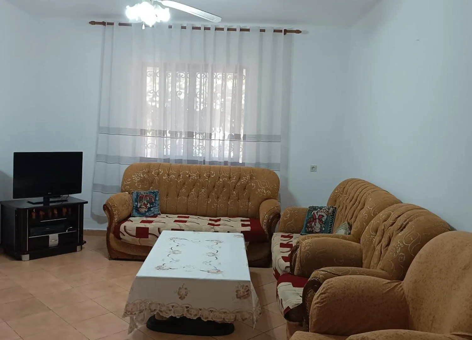 Brankolari Hostel Polisi i Vogel