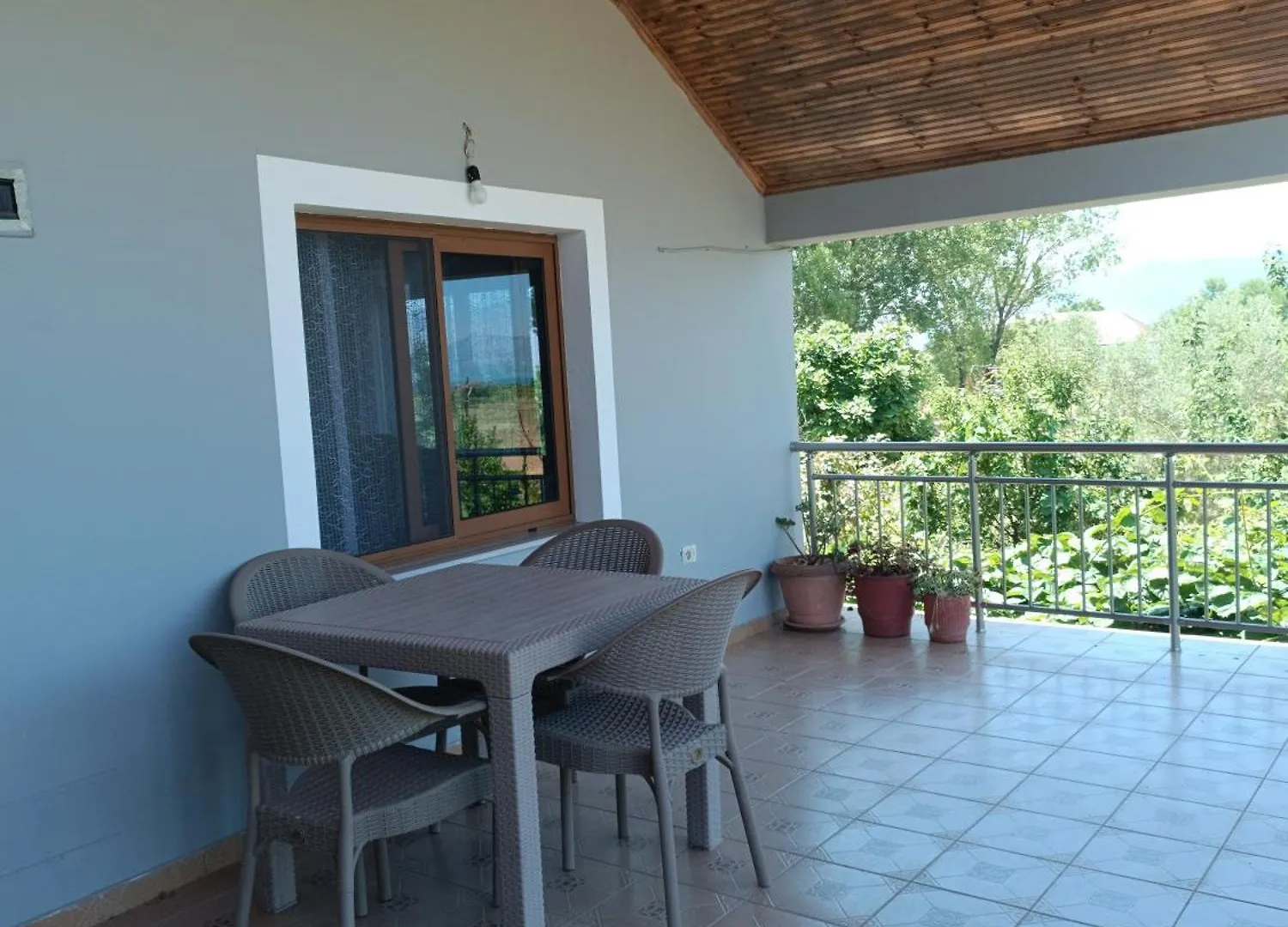 Brankolari Hostel Polisi i Vogel