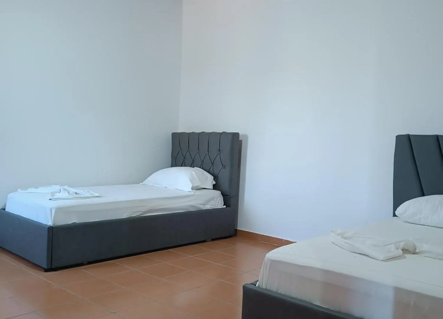 Brankolari Hostel Polisi i Vogel